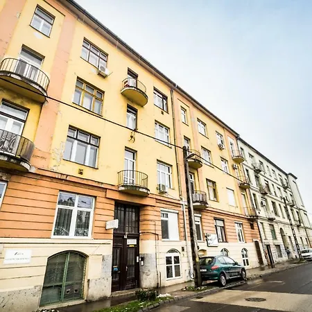 Dombovari Way Apartman *