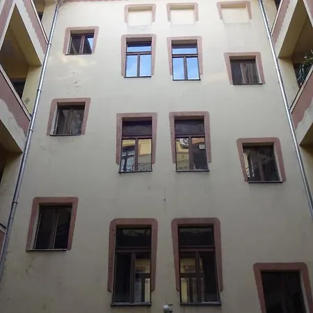 Dombovari Way Apartman *