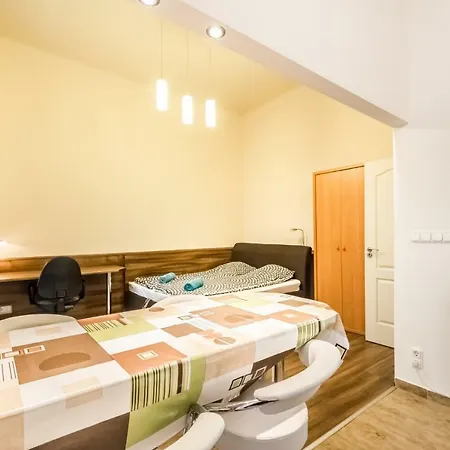Dombovari Way Apartman Апартаменты