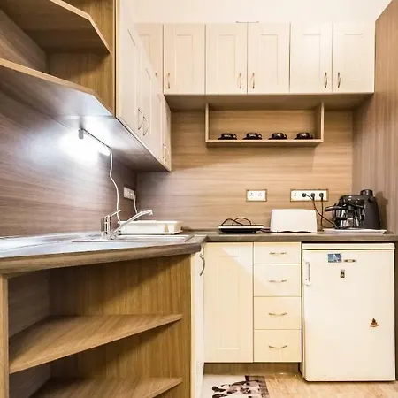 Dombovari Way Apartman *